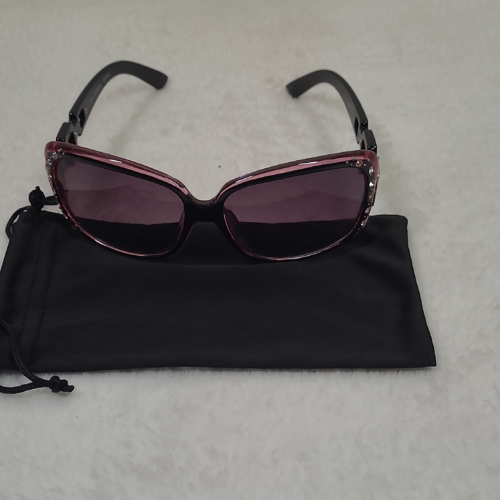 Stylish Pink Sunglasses with Black Accents